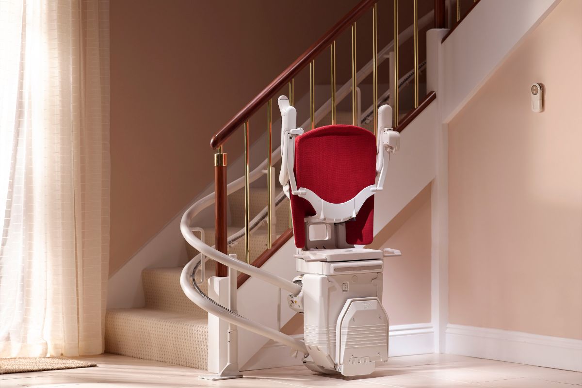 Stairlift compact and foldable